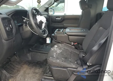 2021 Chevrolet Silverado C1500 z USA, uszkodzony, nr VIN 3GCNWAEF5MG314302